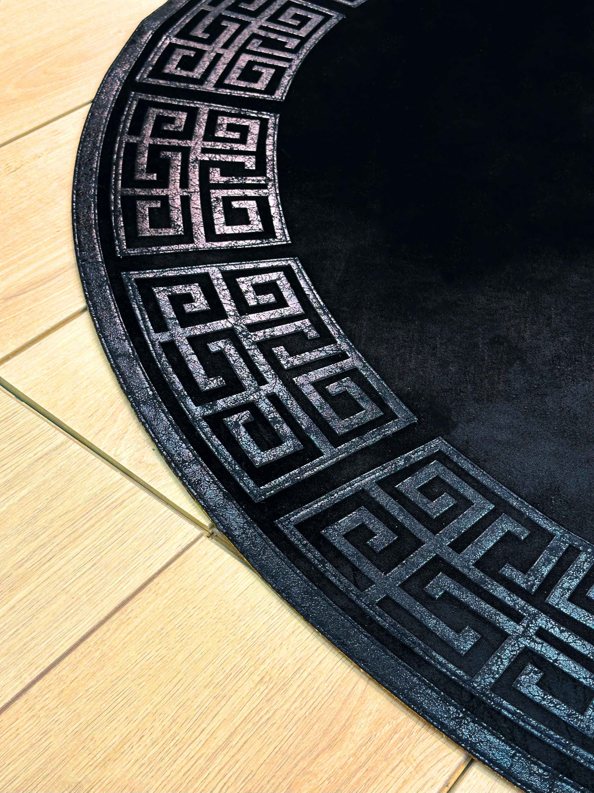 Anka Round Luxury Rug by Creative Home, Greek Key Versace Pattern Leather Mat, Black & Ancient Copper color Washable Carpet,RUGR-CH-ANKALE-BlaABla-140