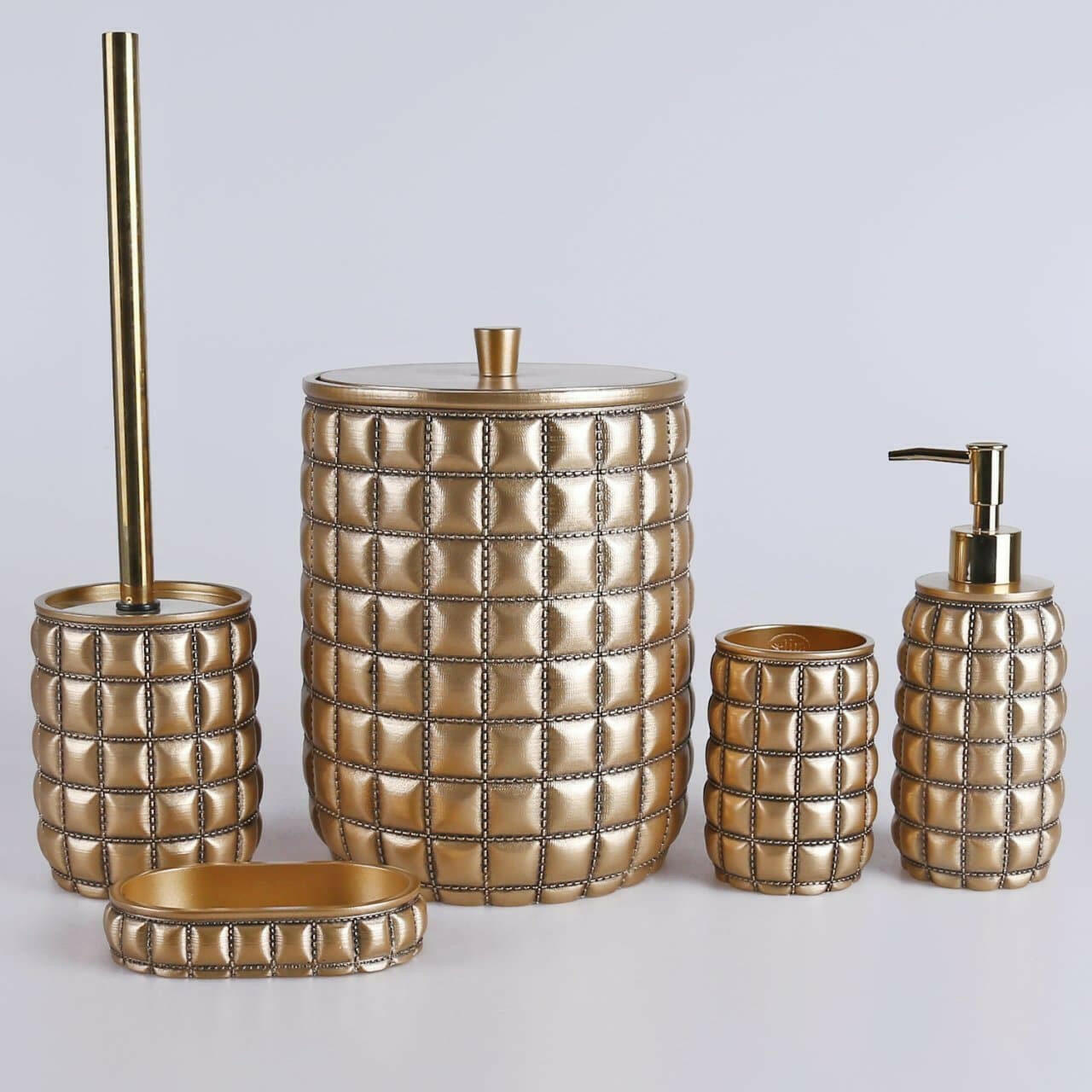Bade Tufted Bathroom Accessory 5 Piece Set, Luxury Resin Bath Decor