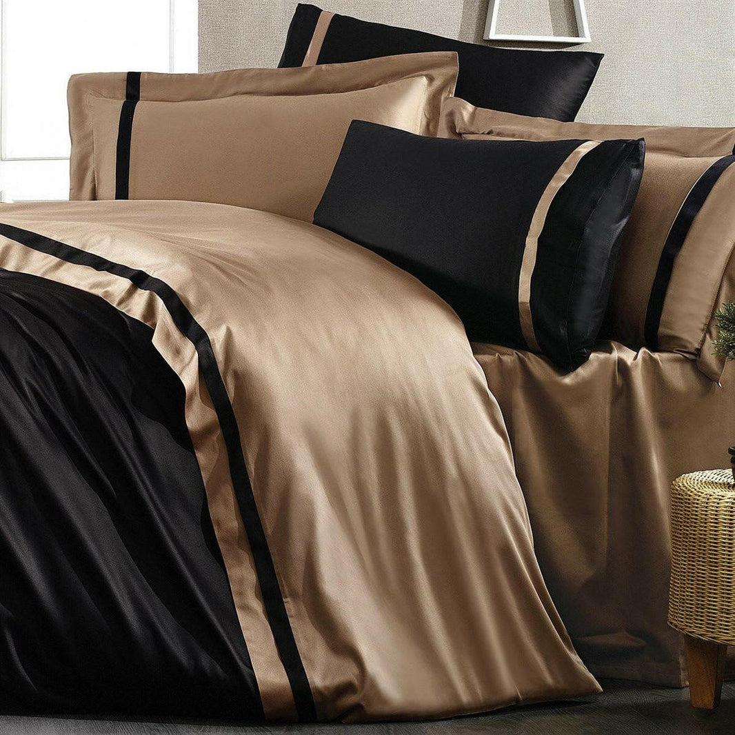 Forbes Crest Black Bedding Set