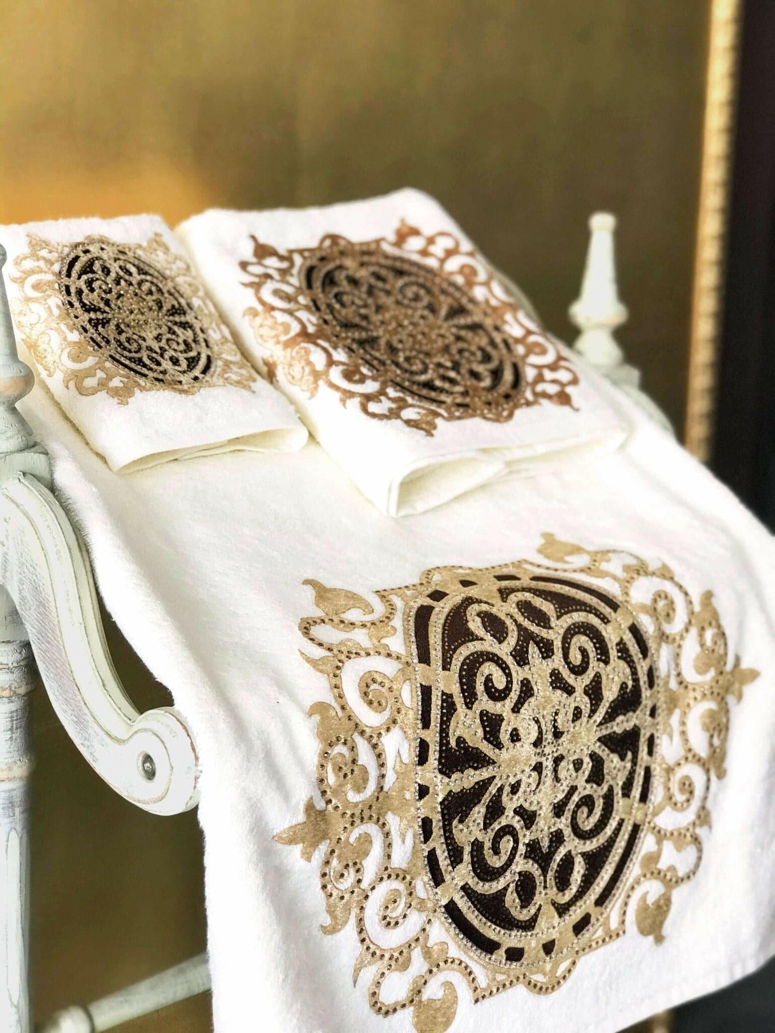 Personalized Initial Lyra Towel Set