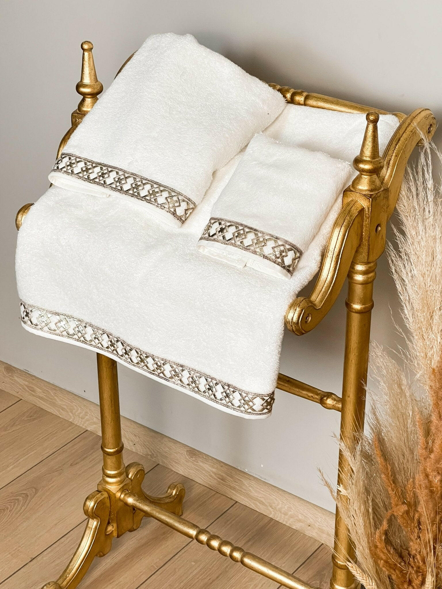 Tara Celtic Style Design 3 Piece Elegant Luxury White & Gold Towel Set